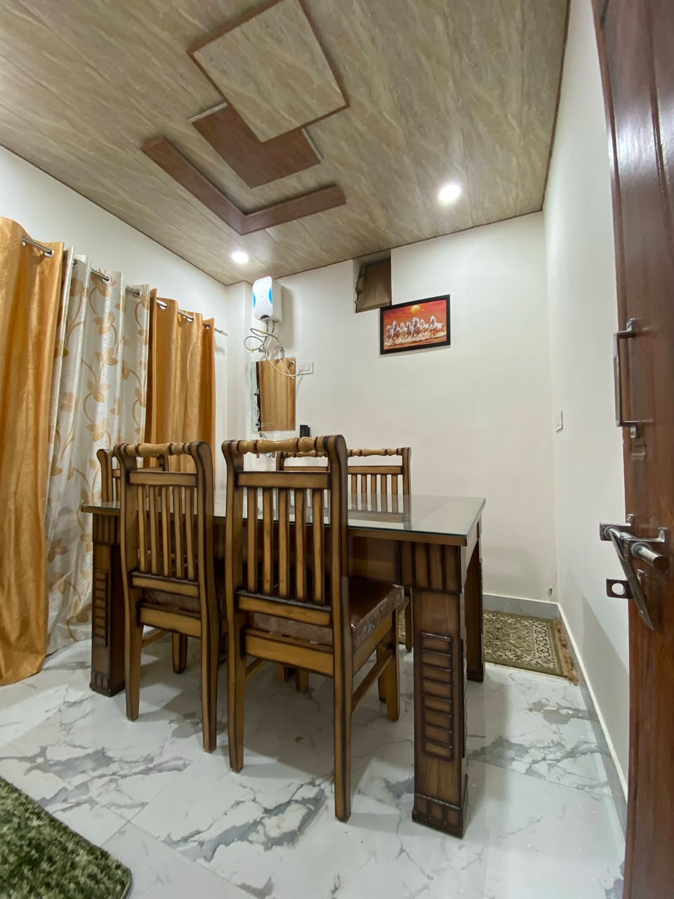 Dining area at Alpine Crest Homestay